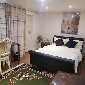 Peaceful Studio En-suite Pvt Entrance Garden Free Parking Apartment