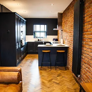 https://ipibarbershop-flat-2.hotelsin-chester.com